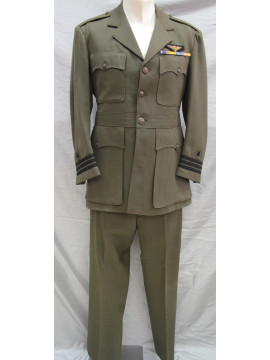 TENUE DE SORTIE D'UN PILOTE...
